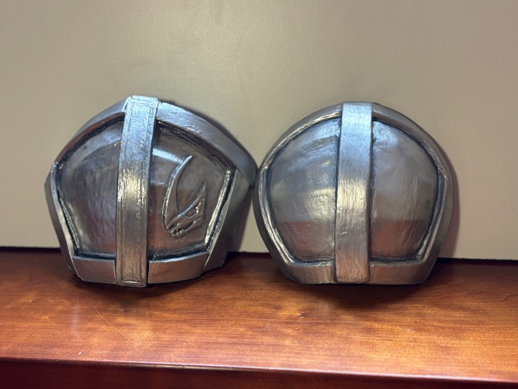 Mandalorian shoulder pauldrons front