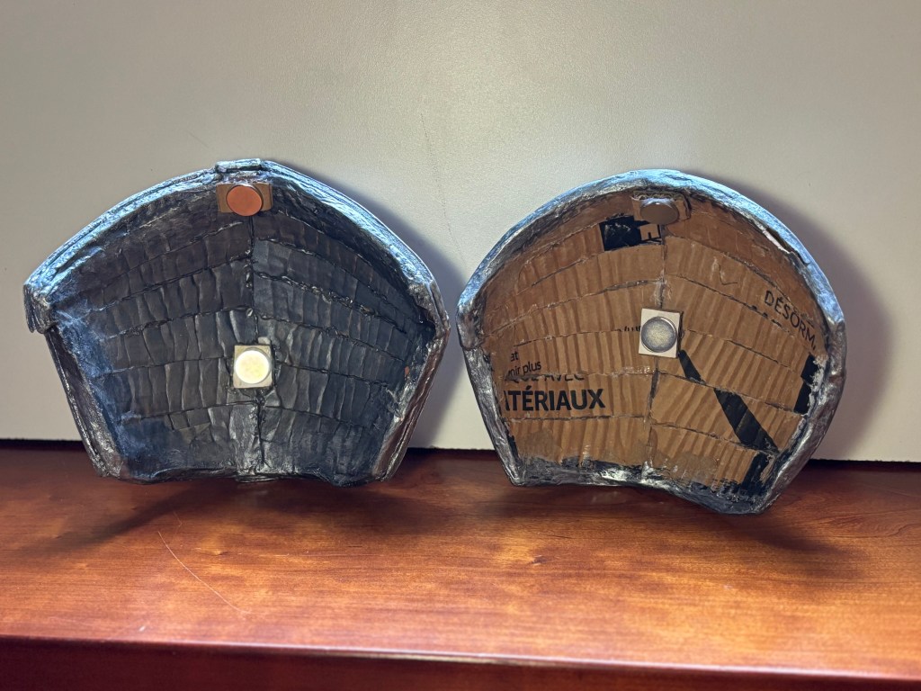 Mandalorian shoulder pauldrons back