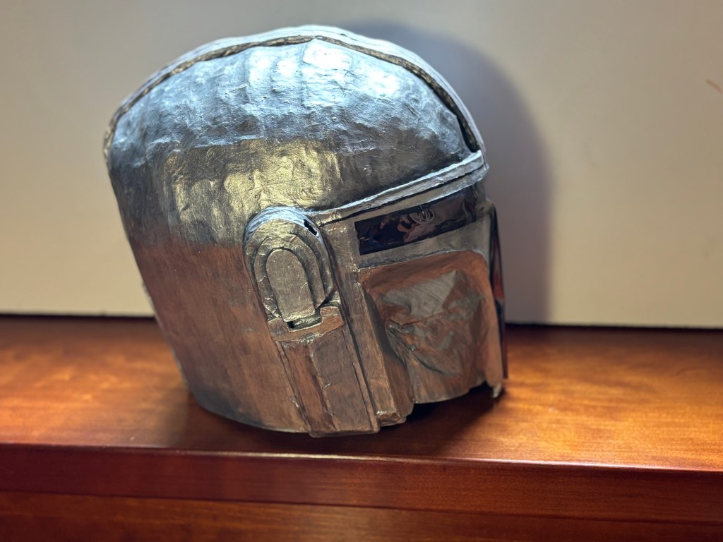 Mandalorian helmet right side