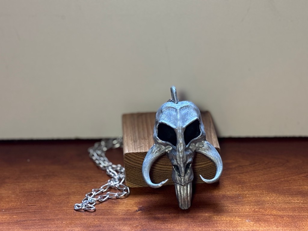 Mandalorian signet necklace front